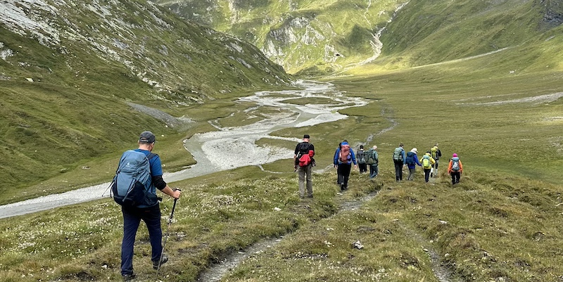 Barbara Steinemann, CC BY-SA 4.0 <https://creativecommons.org/licenses/by-sa/4.0>, via Wikimedia Commons Pass Grosser St. Bernhard: Soumei Baba, CC BY 2.0 <https://creativecommons.org/licenses/by/2.0>, via Wikimedia Commons