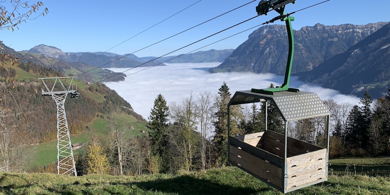 Barbara Steinemann, CC BY-SA 4.0 <https://creativecommons.org/licenses/by-sa/4.0>, via Wikimedia Commons Pass Grosser St. Bernhard: Soumei Baba, CC BY 2.0 <https://creativecommons.org/licenses/by/2.0>, via Wikimedia Commons