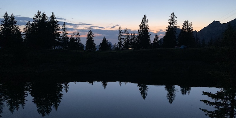 Barbara Steinemann, CC BY-SA 4.0 <https://creativecommons.org/licenses/by-sa/4.0>, via Wikimedia Commons Pass Grosser St. Bernhard: Soumei Baba, CC BY 2.0 <https://creativecommons.org/licenses/by/2.0>, via Wikimedia Commons